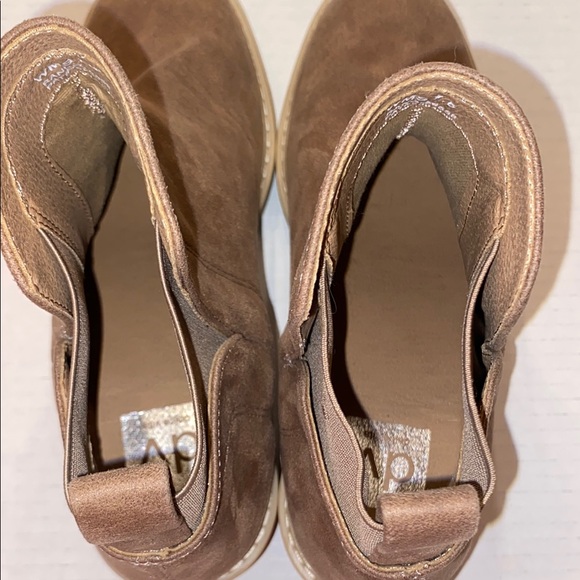 Huey H2O Boots Dolce Vita, Brown Suede Ankle Boots - Picture 9 of 11